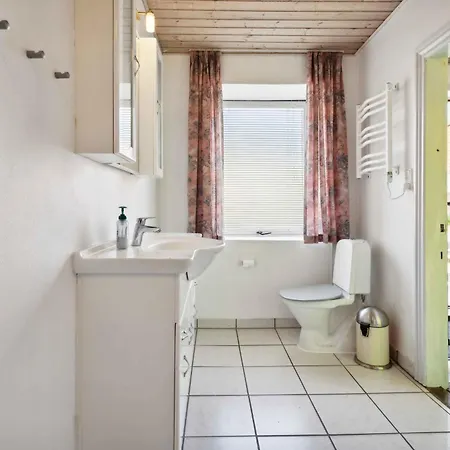 With Sea View Near The דירה