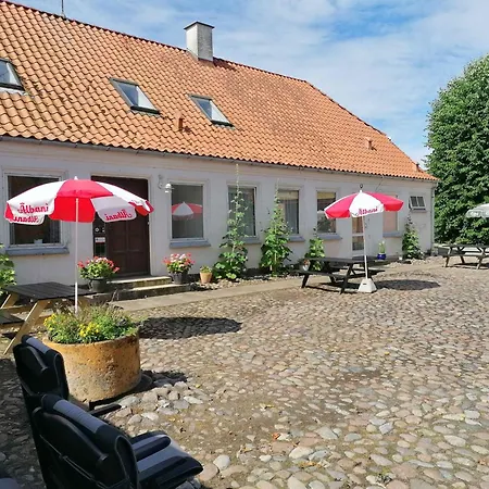 With Sea View Near The アパート Lebol