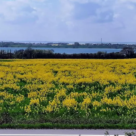 דירה With Sea View Near The