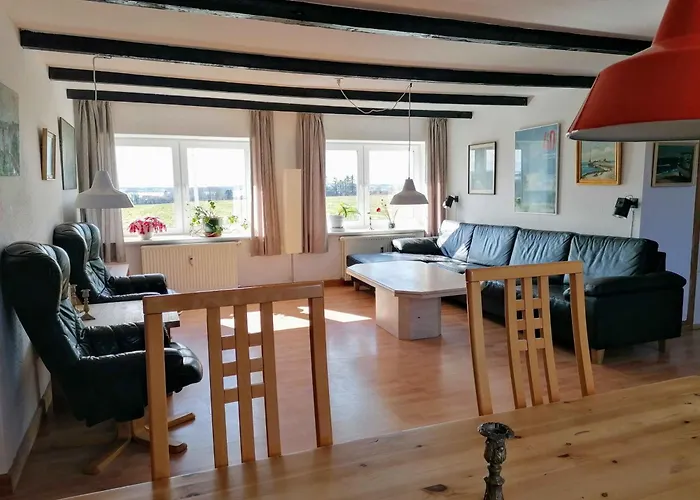 Apartment With Sea View Near The Lebol