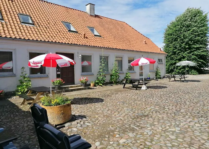 With Sea View Near The Apartment Lebol