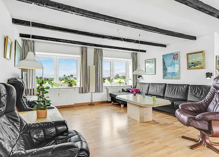 With Sea View Near The Apartment Lebol