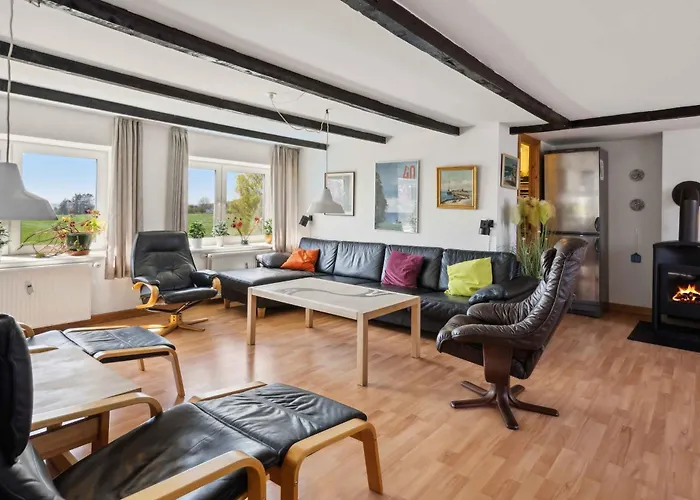 With Sea View Near The Apartment Lebol